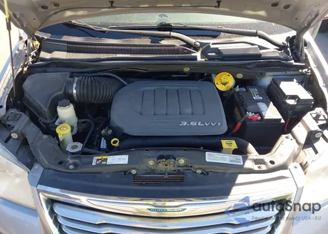 2014 Chrysler Town & Country Touring-L z USA, uszkodzony, nr VIN 2C4RC1CG5ER298006